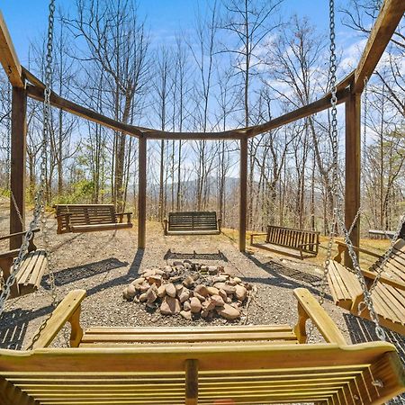 Stairway To Heaven Cabin By Staycating Gatlinburg Extérieur photo